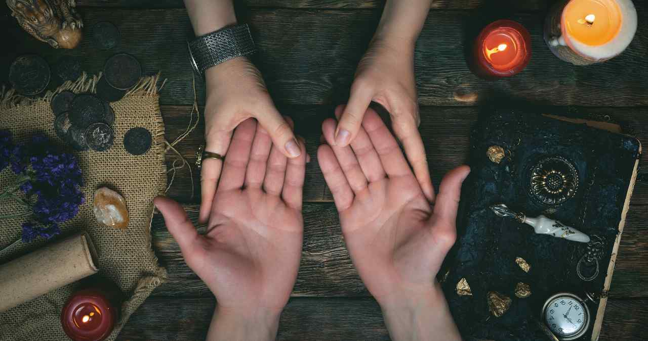 Tarot Cards vs. Palm reading: What's the difference?