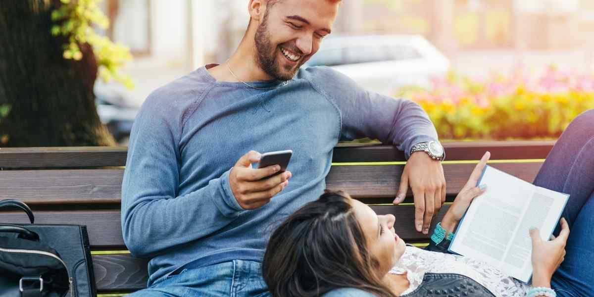 What a Gemini man likes in a woman