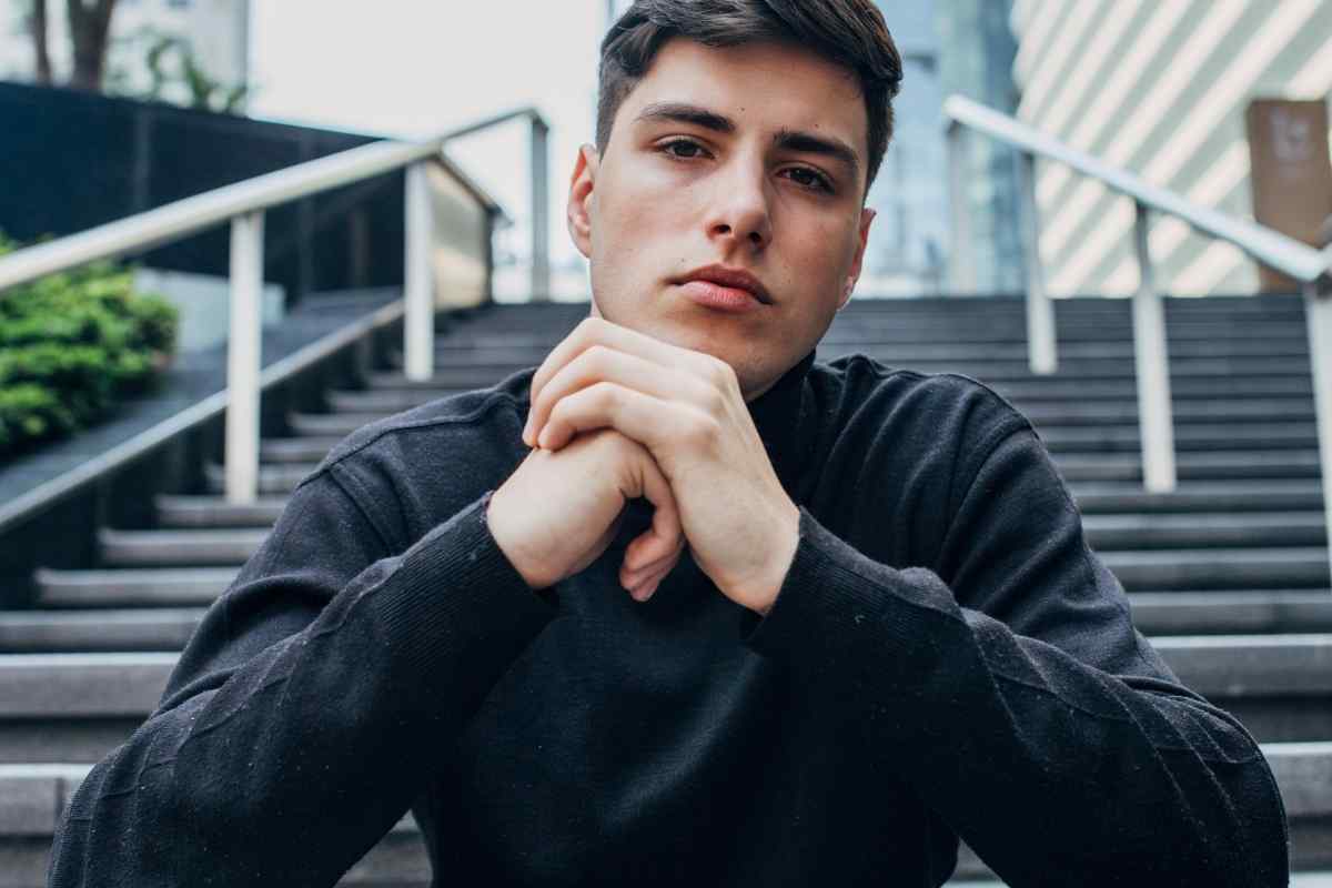 11 Signs That A Leo Man Is Falling For You