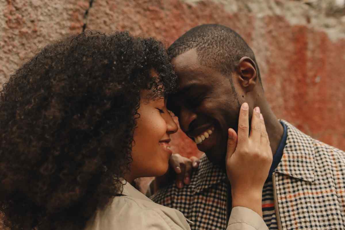 5 Clues A Cancer Woman Is Flirting With You