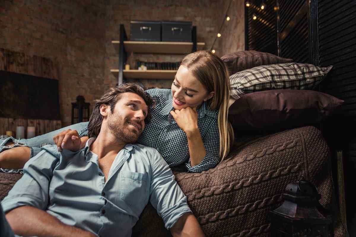 A woman speaking candidly with someone outdoors, relaxed and genuinely engaged in easy, trusting conversation