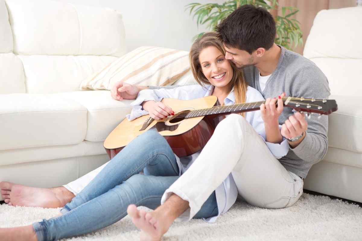 A Leo man who is fully present in a moment with a woman who has his complete and genuine attention
