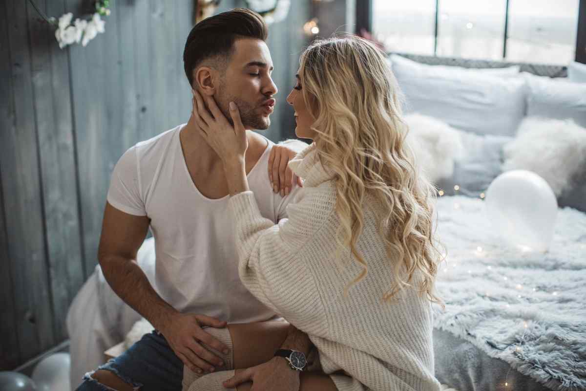 A man with an active, toned build and confident posture, the physical qualities an independent Aquarius woman finds attractive